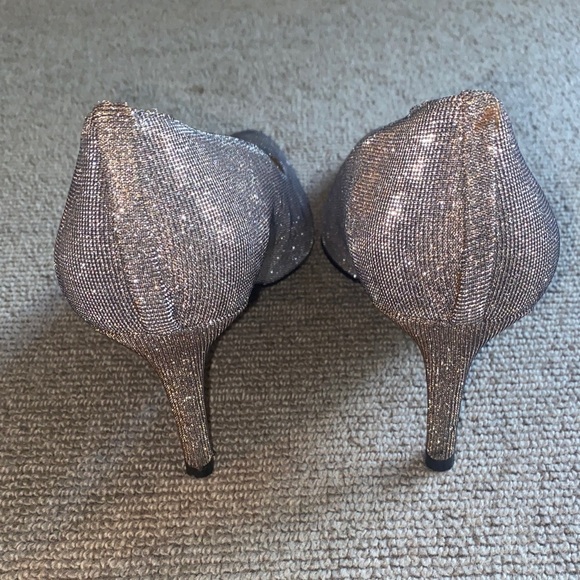 Stuart Weitzman Women's Sparkling Gold/Silver Heels sz 9 - Picture 9 of 13